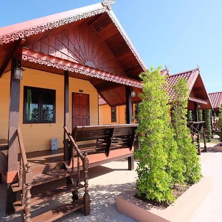 Prakaithong Hotel Amphoe Sawang Daen Din Buitenkant foto