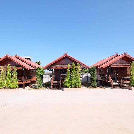 Prakaithong Hotel Amphoe Sawang Daen Din Buitenkant foto
