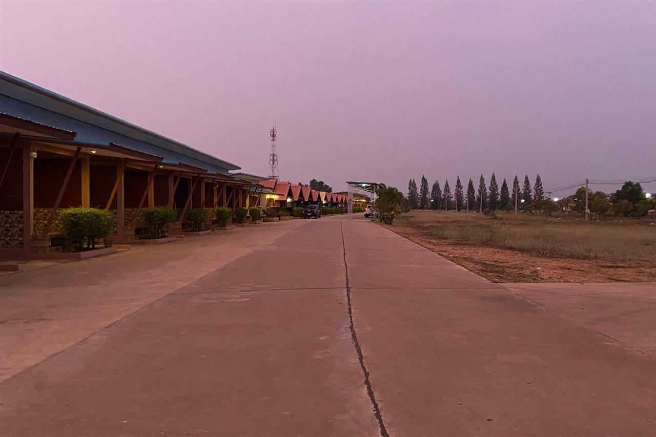 Prakaithong Hotel Amphoe Sawang Daen Din Buitenkant foto