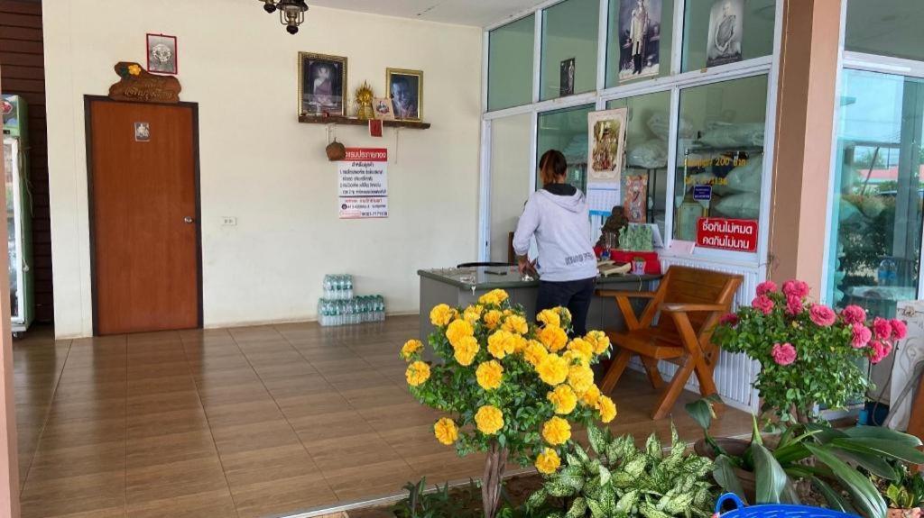 Prakaithong Hotel Amphoe Sawang Daen Din Buitenkant foto
