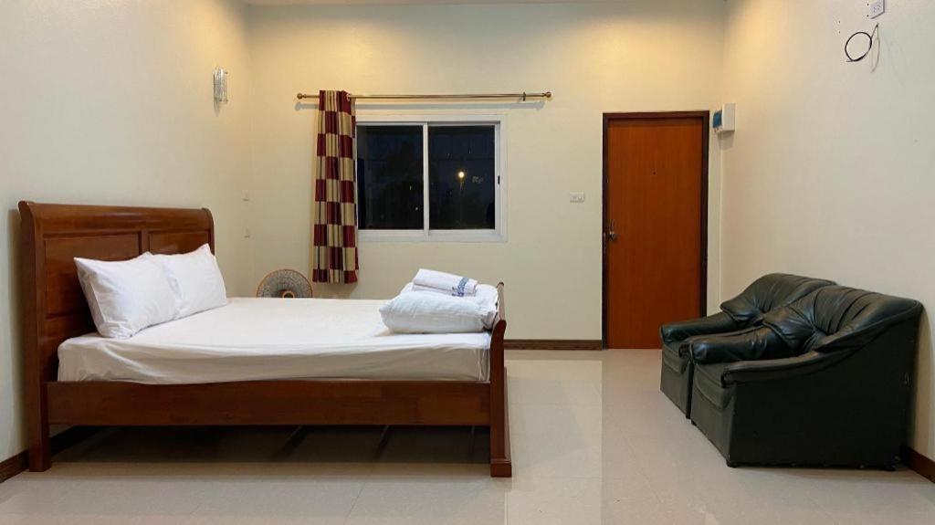 Prakaithong Hotel Amphoe Sawang Daen Din Buitenkant foto