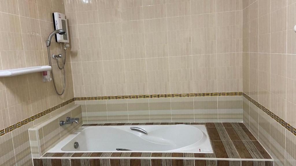 Prakaithong Hotel Amphoe Sawang Daen Din Buitenkant foto