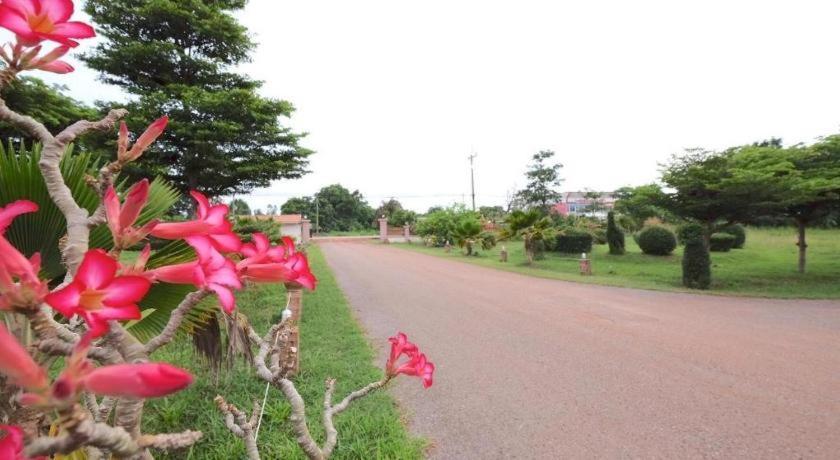 Prakaithong Hotel Amphoe Sawang Daen Din Buitenkant foto